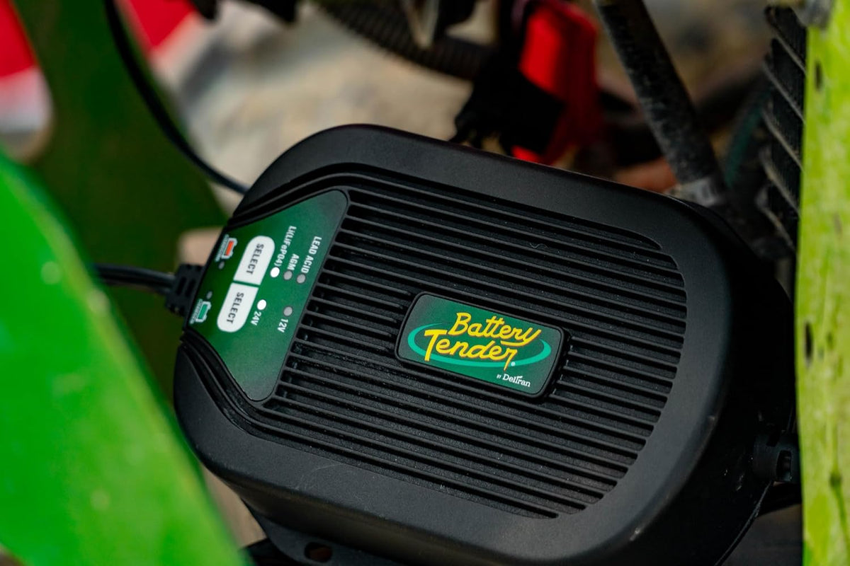 Battery Tender 5 AMP Selectable 12V / 24V Battery Charger and Maintainer - Switchable 5 AMP / 2.5 AMP Onboard Marine for Boat Watercraft - Screw Mountable Heavy Duty Weather Resistant - 022-0258-DL-WH