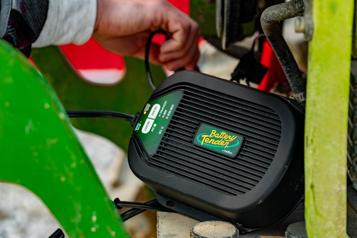 Battery Tender 5 AMP Selectable 12V / 24V Battery Charger and Maintainer - Switchable 5 AMP / 2.5 AMP Onboard Marine for Boat Watercraft - Screw Mountable Heavy Duty Weather Resistant - 022-0258-DL-WH